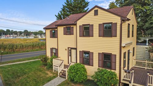 30 Kinlock St, Milford, CT, 06460-6466 | Card Image