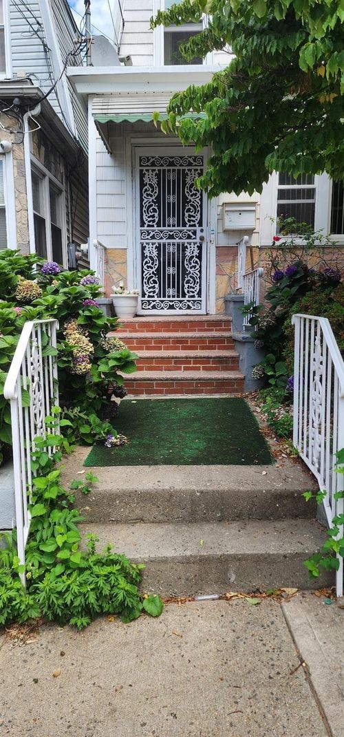 3123 102nd St, East Elmhurst, NY, 11369-2011 | Card Image