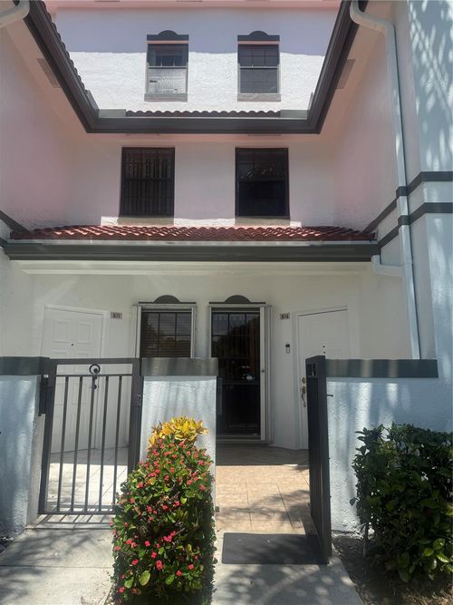 104-301 Sw 158th Ter, Pembroke Pines, FL, 33027-1104 | Card Image
