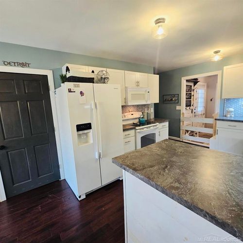 223 W Hosmer St, Saint Charles, MI, 48655-1727 | Card Image