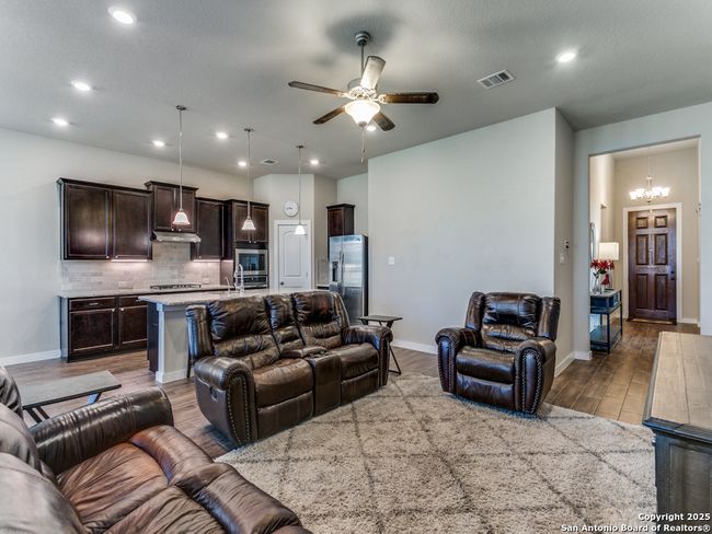 15729 La Subida Trl, House other with 3 bedrooms, 3 bathrooms and null parking in Helotes TX | Image 5