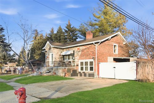 24932 Marigold Ave, Warren, MI, 48089-3834 | Card Image