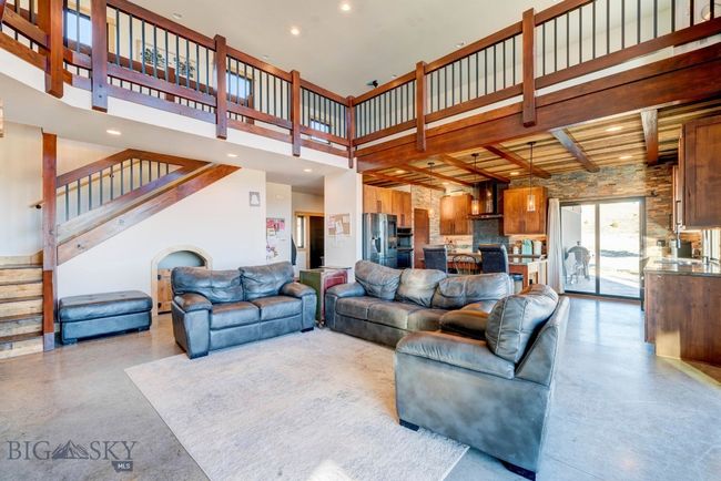 Custom home with lots of natural light | Image 8