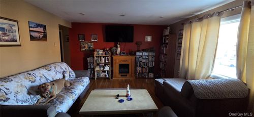 4d-404 Parr Meadow Dr, Newburgh, NY, 12550-1182 | Card Image