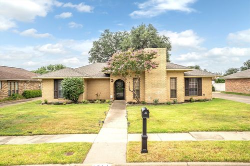 2214 Valley Ml, Carrollton, TX, 75006-1910 | Card Image
