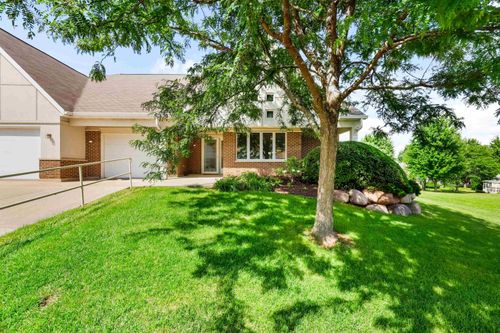 7913 Courtyard Dr, Madison, WI, 53719-3520 | Card Image