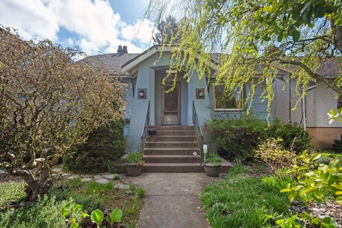 1216 Edinburgh St, New Westminster, BC, V3M2V8 | Card Image
