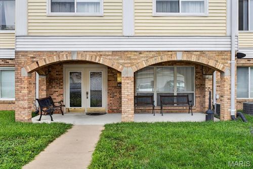 300-942 Guelbreth Ln, Creve Coeur, MO, 63141-5956 | Card Image