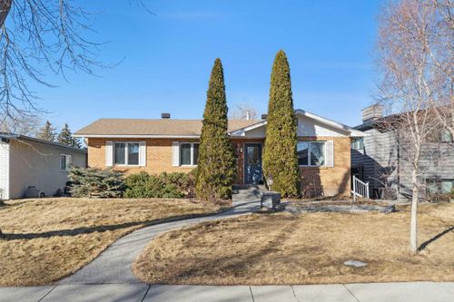 34 Rosery Dr Nw, Calgary, AB, T2K1L7 | Card Image