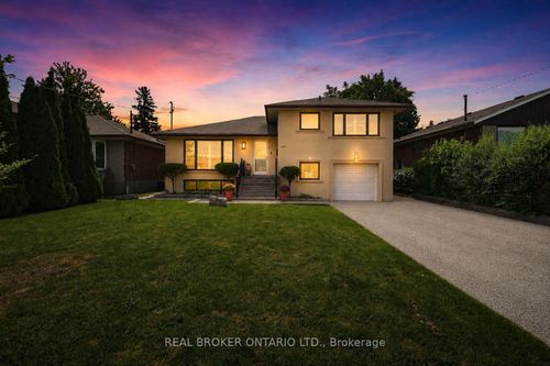 169 Kennard Ave, North York, ON, M3H4M8 | Card Image