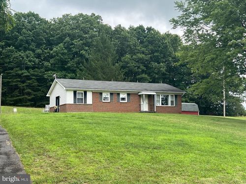 381 N Texas Rd, AUGUSTA, WV, 26704-7457 | Card Image