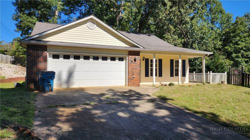 200 Park Pl, Morganton, NC, 28655-6754 | Card Image