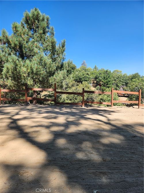 1563 Rock Ridge Dr, Lake Arrowhead, CA, 92352 | Card Image