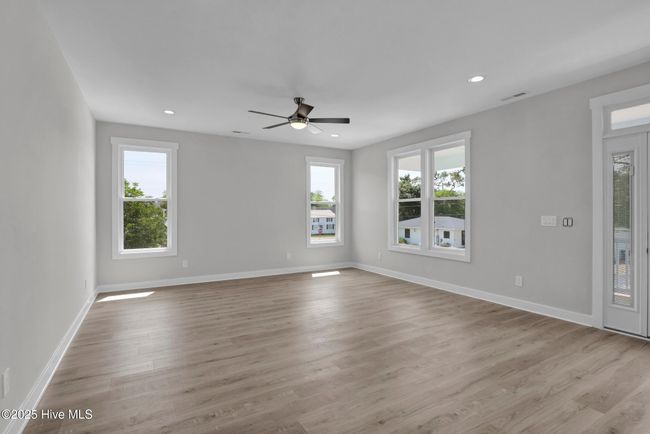 404 Fayetteville Ave, House other with 3 bedrooms, 2 bathrooms and null parking in Carolina Beach NC | Image 5