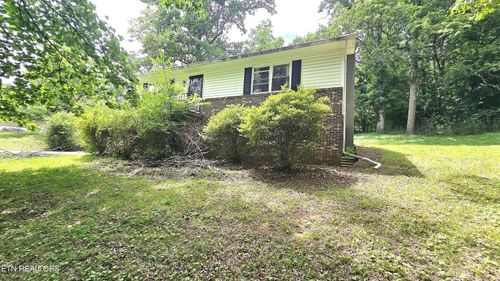 121 Shady Ln, Harriman, TN, 37748-8135 | Card Image