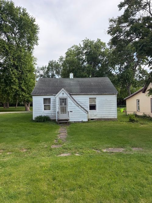 613 E Locust St, Fairbury, IL, 61739-1360 | Card Image