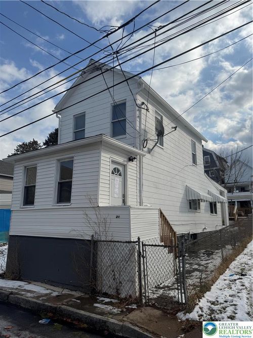 37 Logan St, Wilkes Barre, PA, 18702-6512 | Card Image