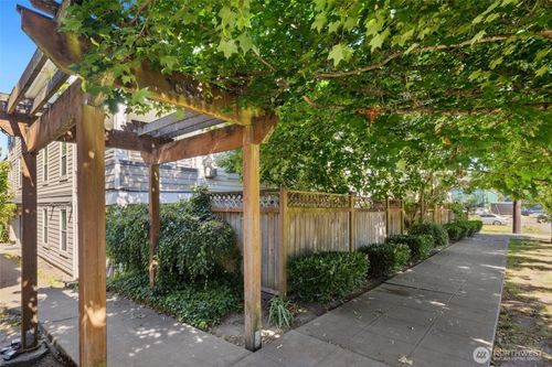 apt-101-10549 Stone Ave N, Seattle, WA, 98133-8912 | Card Image