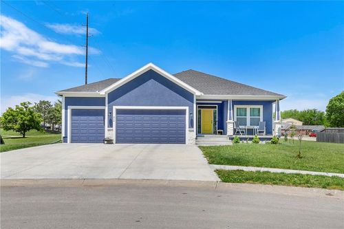 804 Merion St, Lansing, KS, 66043-2224 | Card Image