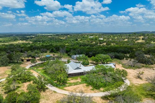 3157 Old San Antonio Rd, Fredericksburg, TX, 78624-6142 | Card Image