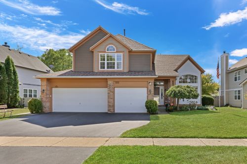 381 Gatewood Ln, Grayslake, IL, 60030-3749 | Card Image