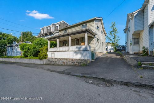 905 Slocum Ave, Scranton, PA, 18505-1224 | Card Image