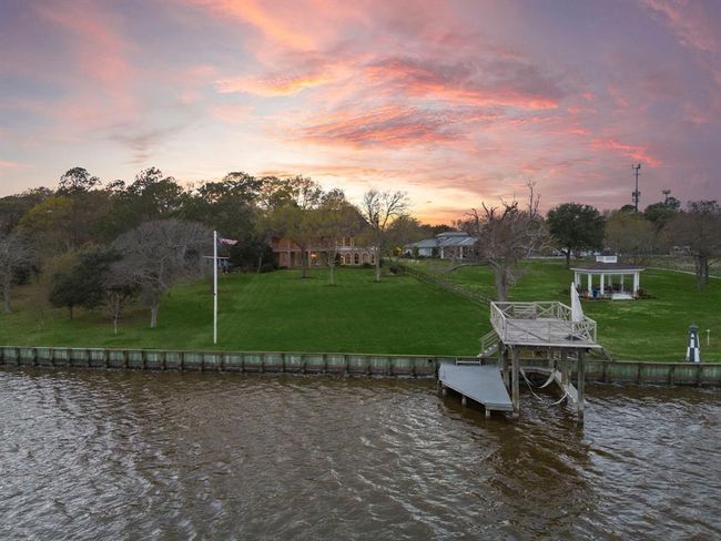 Imagine strolling down to your private dock and exploring the lake by kayak or stand up paddle board. | Image 45