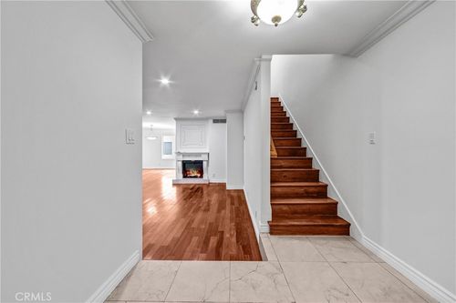 9637 Via Rimini, Burbank, CA, 91504-1401 | Card Image