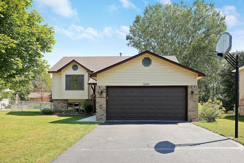 12640 Eveleth Path, Apple Valley, MN, 55124-8395 | Card Image