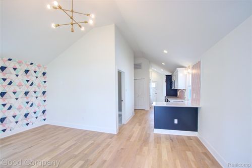 550 E Breckenridge St, Ferndale, MI, 48220-1324 | Card Image