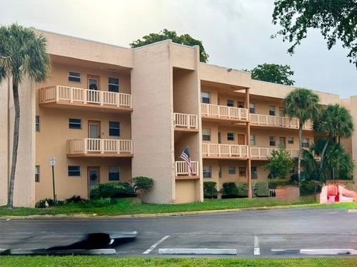 apt-305-8390 Lagos De Campo Blvd, Tamarac, FL, 33321-8554 | Card Image