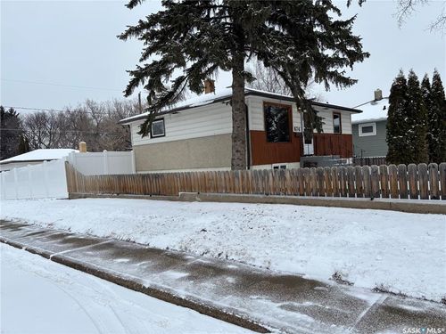 674 Grandview St W, Moose Jaw, SK, S6H5L4 | Card Image
