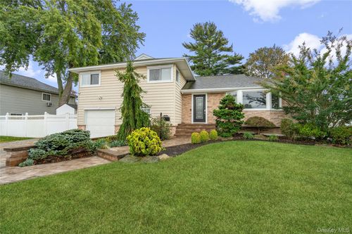 240 Wyngate Dr, Massapequa, NY, 11758-2715 | Card Image