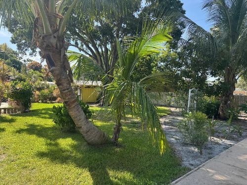 334 Smallwood Ave, Fort Pierce, FL, 34982-7342 | Card Image