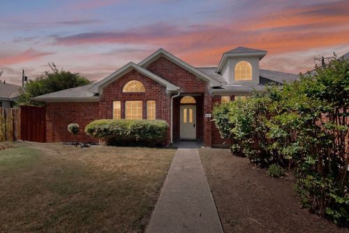 945 Mcgehee Avenue, Cedar Hill, TX, 75104 | Card Image