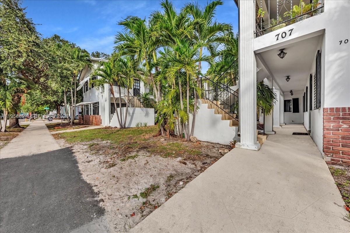 Residential Lease in Hollywood 3