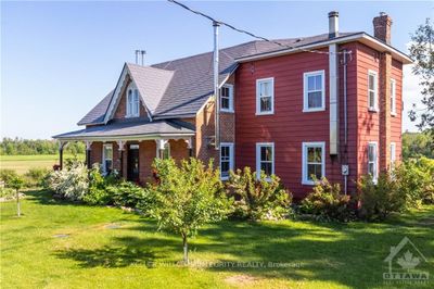 650 Concession 1 Rd, House other with 4 bedrooms, 3 bathrooms and 8 parking in Chute A Blondeau ON | Image 1