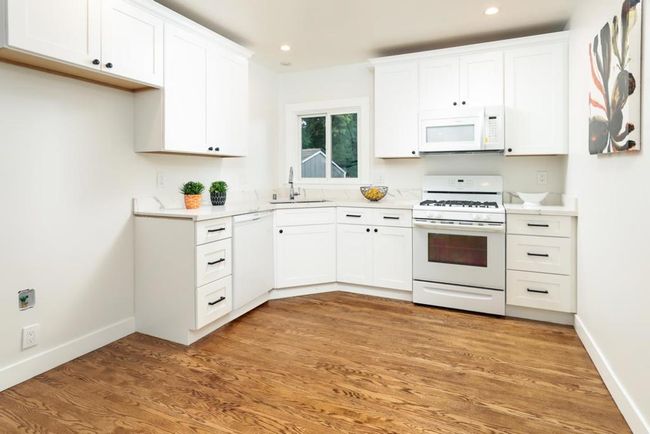 300 Encina Cmns, House other with 7 bedrooms, 5 bathrooms and 2 parking in Stanford CA | Image 36