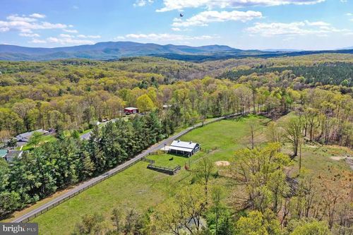300 Sky Meadow Ln, FRONT ROYAL, VA, 22630-8975 | Card Image