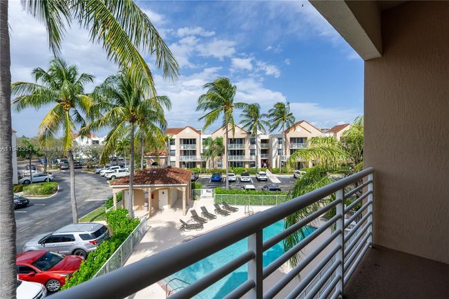 APT-307 - 2711 Ocean Club Blvd, Condo with 2 bedrooms, 2 bathrooms and null parking in Hollywood FL | Image 25