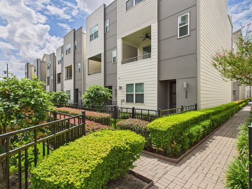 2761 Clinton Dr, Houston, TX, 77020-8435 | Card Image