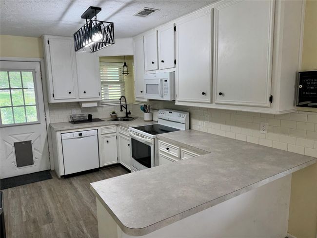 Nice efficient kitchen | Image 7