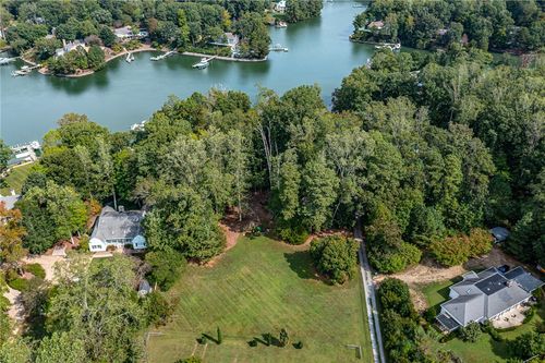2 York Rd, Irvington, VA, 22480-2302 | Card Image