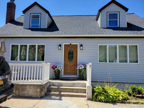 1053 Martinstein Avenue, Islip, NY, 11706 | Card Image