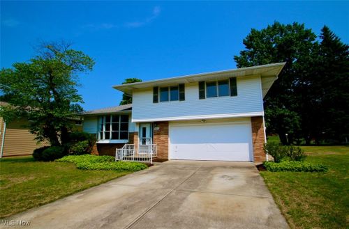 985 Rose Blvd, Highland Heights, OH, 44143-3229 | Card Image