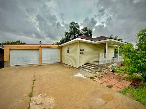2940 36th St, Port Arthur, TX, 77642-5409 | Card Image