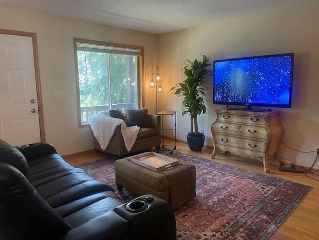 Living Room. | Image 6
