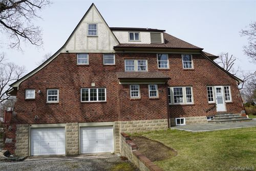 16 Bon Air Ave, New Rochelle, NY, 10804-3205 | Card Image