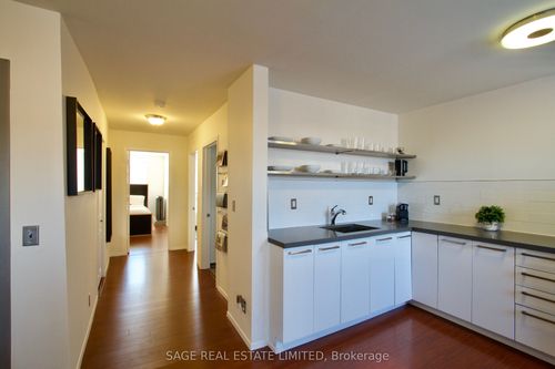 3-1130 Queen St W, Toronto, ON, M6J1J3 | Card Image