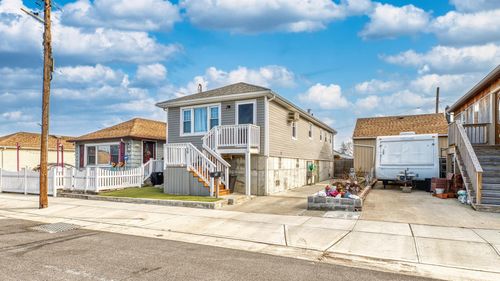 28 Walnut Rd, Inwood, NY, 11096-1116 | Card Image